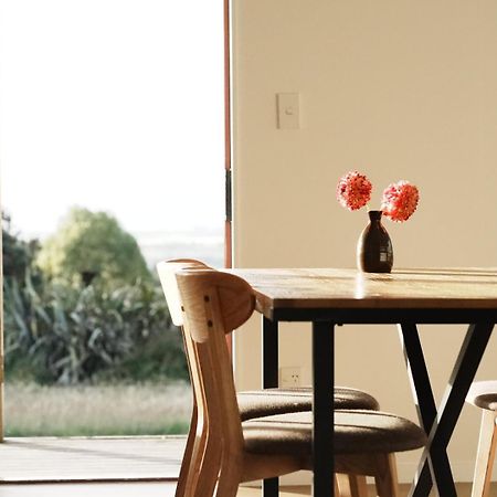A Cabin With A Big View, Comfort And Tranquility, Close To Vines Martinborough Esterno foto