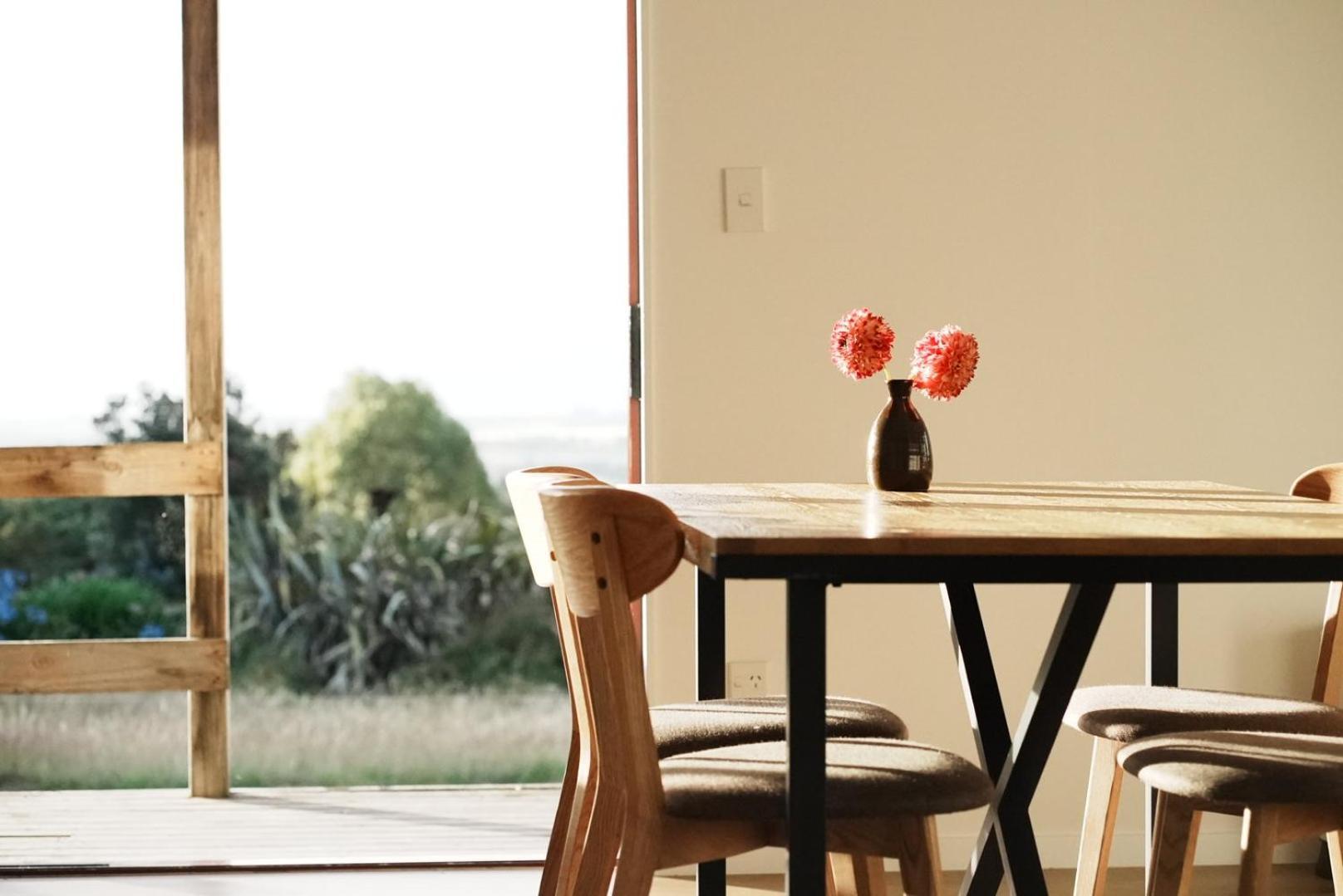 A Cabin With A Big View, Comfort And Tranquility, Close To Vines Martinborough Esterno foto