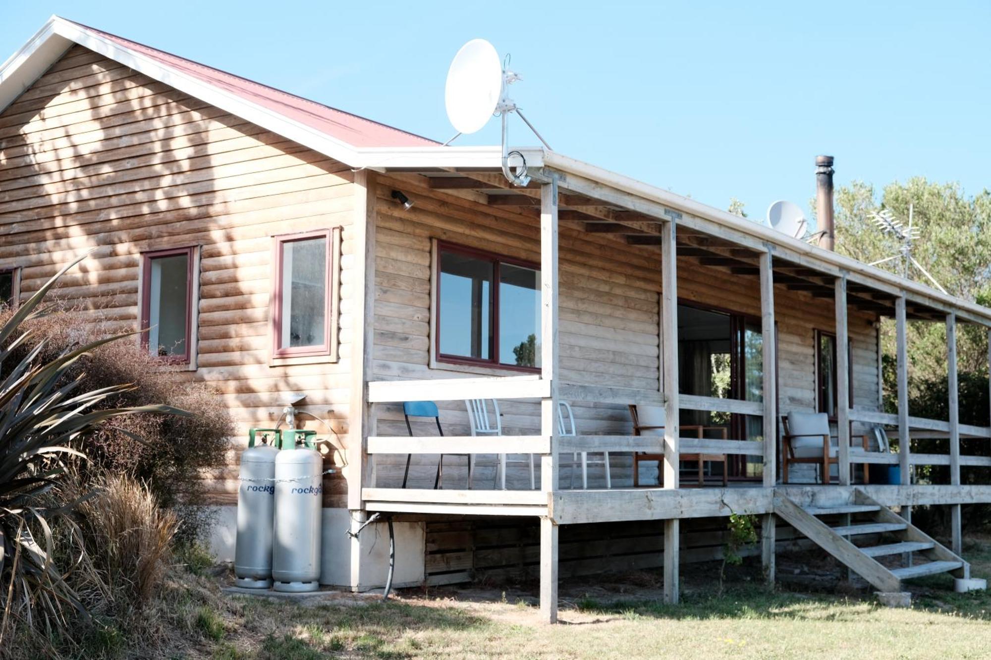 A Cabin With A Big View, Comfort And Tranquility, Close To Vines Martinborough Esterno foto