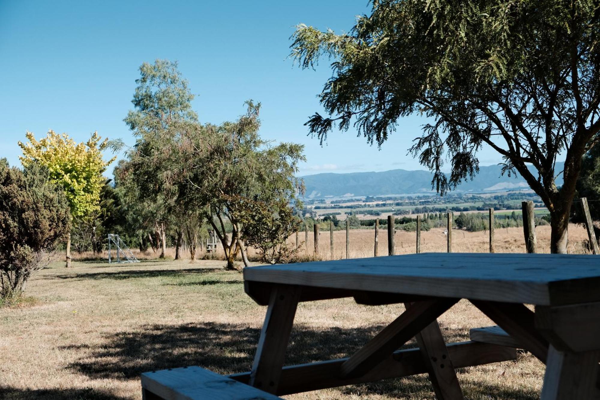 A Cabin With A Big View, Comfort And Tranquility, Close To Vines Martinborough Esterno foto